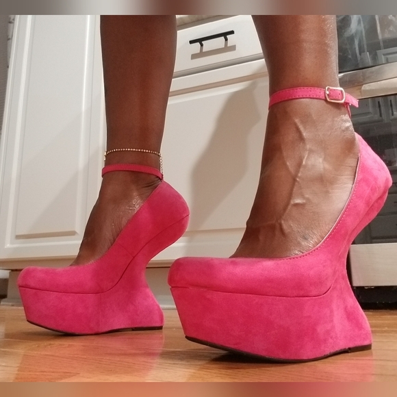 Qupid Shoes - Hot Pink Heeless Wedge Size 10